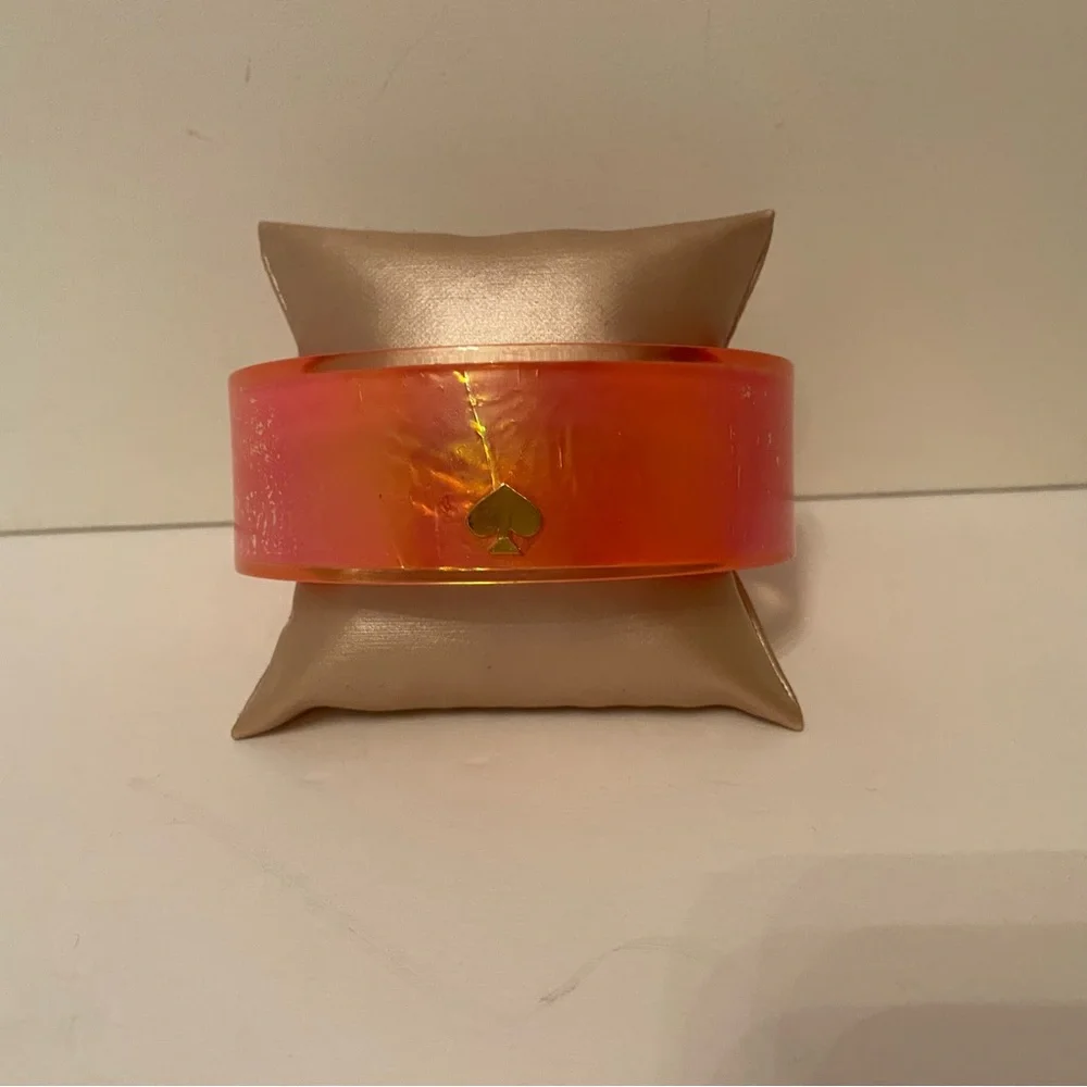 KATE SPADE BRACELET BANGLE ORANGE CLEAR LUCITE GOLD SPADE ONE SIZE OS SLIP ON - Picture 4 of 9